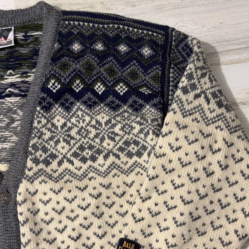 Dale of Norway 100% Wool  Gray and Cream Patterned Cardigan Size Large - Picture 3 of 12